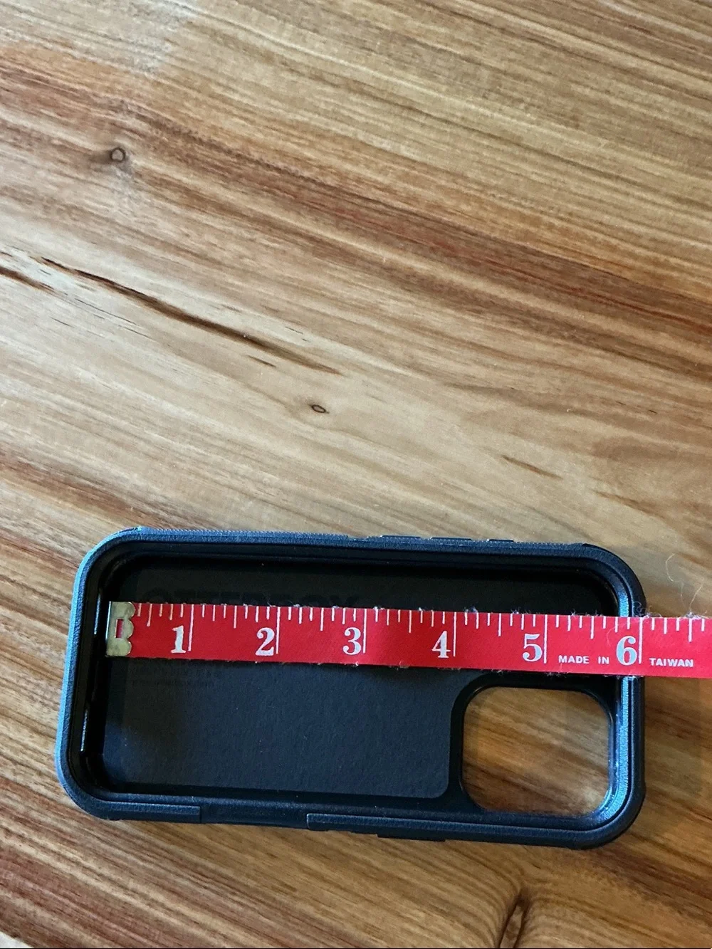 OtterBox Black Rugged MagSafe-Compatible Phone Case